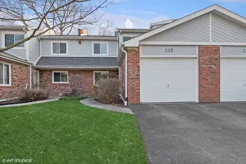 225 W Golfview Ter, Palatine, IL 60067