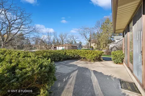 554 Haben Ln, Wheeling, IL 60090 photo 12