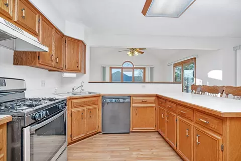 1046 Edgewater Dr, Morris, IL 60450 photo 3
