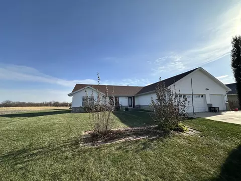 1055 George Rock Dr, Farmer City, IL 61842