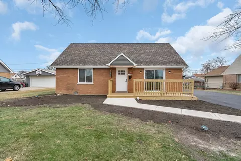 8233 New Castle Ave, Burbank, IL 60459