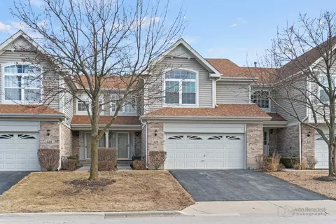 329 Bloomfield Ct, Vernon Hills, IL 60061