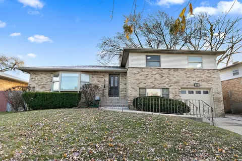 1661 Clay Ct, Melrose Park, IL 60160