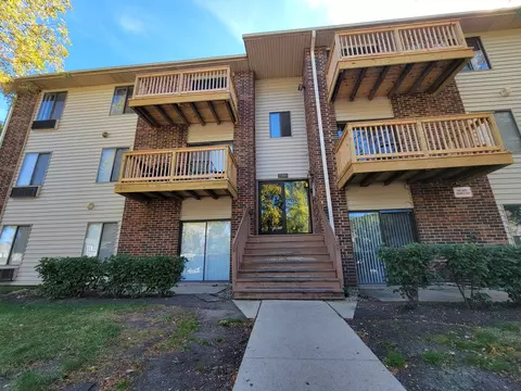 716 Prescott Dr #103, Roselle, IL 60172