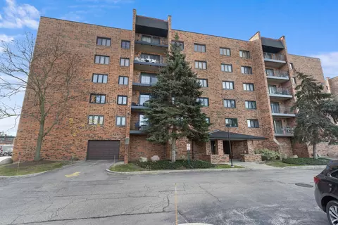 9357 Landings Ln #306, Des Plaines, IL 60016