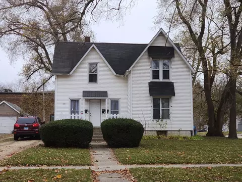 330 S 8th St, Dekalb, IL 60115