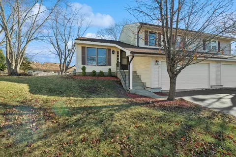 1563 Brandywyn Ct, Buffalo Grove, IL 60089
