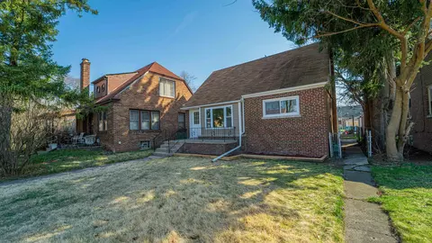 1521 Kenilworth Dr, Calumet City, IL 60409
