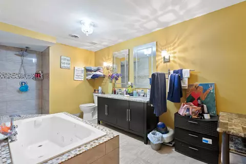 Bath - 1010 Evergreen Cir, Olympia Fields, IL 60461 photo 4 of 4