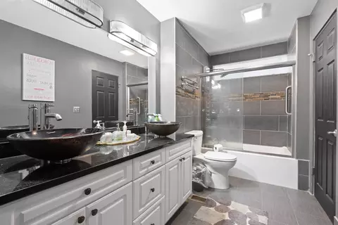 Bath - 1010 Evergreen Cir, Olympia Fields, IL 60461 photo 3 of 4