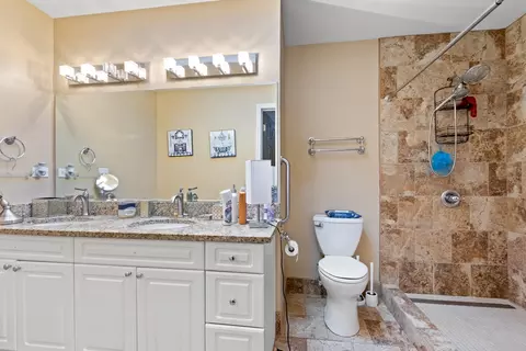 Bath - 1010 Evergreen Cir, Olympia Fields, IL 60461 photo 2 of 4