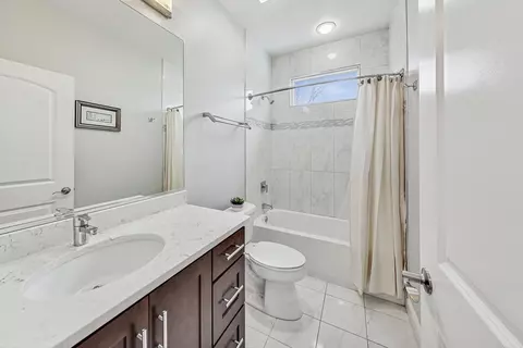 Bath - Undisclosed, Chicago, IL 60656 photo 4 of 6