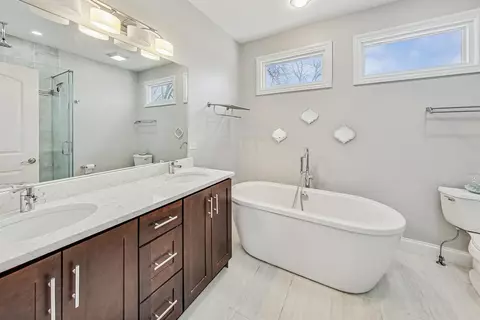 Bath - Undisclosed, Chicago, IL 60656 photo 2 of 6