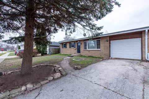 2430 N Frolic Ave, Waukegan, IL 60087