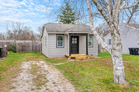 7428 Center Dr, Wonder Lake, IL 60097
