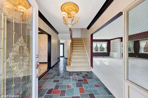 Entry Way - 202 E May St, Elmhurst, IL 60126 photo 1 of 1