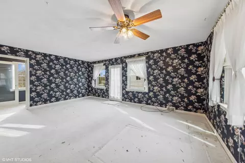 Bedroom - 202 E May St, Elmhurst, IL 60126 photo 1 of 1