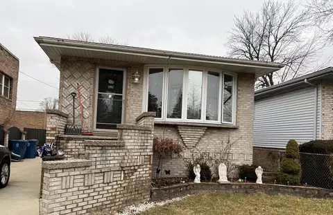 7020 W 75th St, Burbank, IL 60459