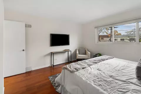 Bedroom - 9271 Cedar Ln, Des Plaines, IL 60016 photo 2 of 6
