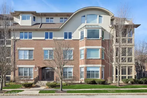 200 N River Ln #209, Geneva, IL 60134