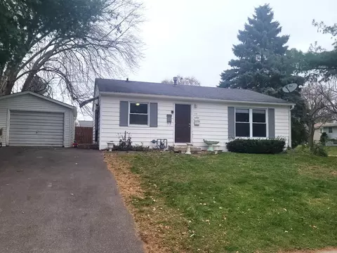 201 Amarillo Dr, Carpentersville, IL 60110