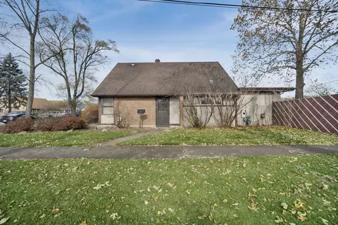 17157 Oakwood Ave, Lansing, IL 60438