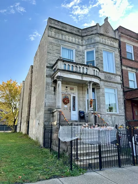 1239 S Avers Ave, Chicago, IL 60623