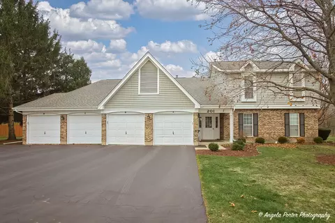 201 N Creekside Trl #C, Mchenry, IL 60050