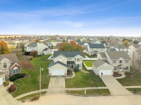 13 Minks Ct, Bloomington, IL 61704