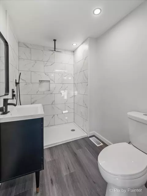 Bath - 108 Jackson St, Algonquin, IL 60102 photo 2 of 2