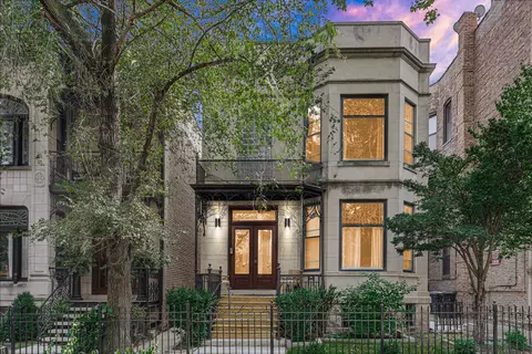 709 W Roscoe St, Chicago, IL 60657