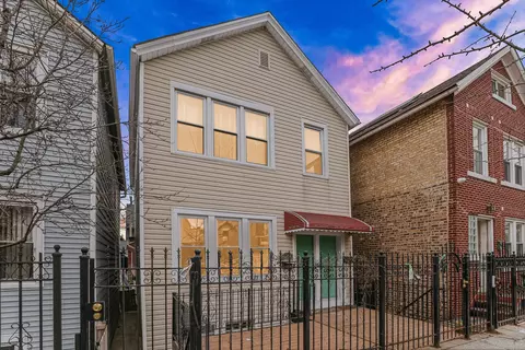 1749 W 19th St, Chicago, IL 60608