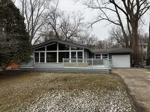 509 Bernyce St, Lake In The Hills, IL 60156