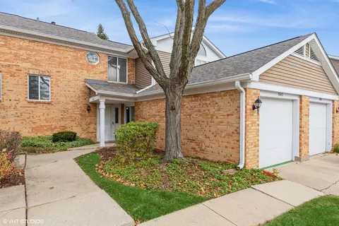 1060 Courtland Dr, Buffalo Grove, IL 60089