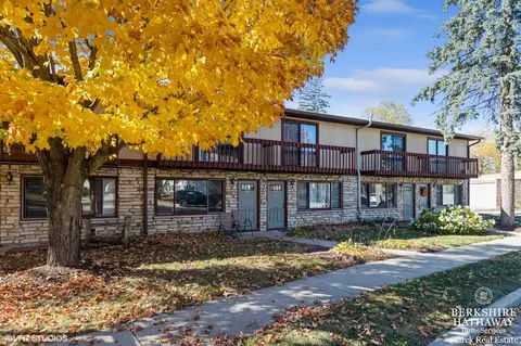 422 Lincoln Ave #E, Fox River Grove, IL 60021