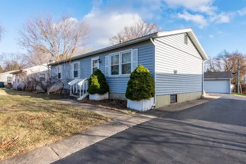 293 Bridgewood Dr, Antioch, IL 60002