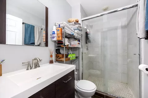 Bath - 2202 Candlewood Dr, Plainfield, IL 60586 photo 2 of 3