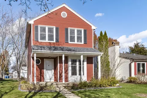 879 Britta Ln, Geneva, IL 60134