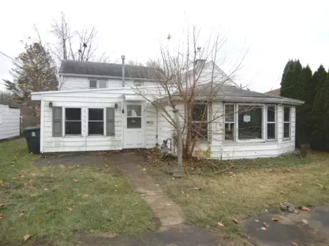 214 E 3rd St, Aroma Park, IL 60910