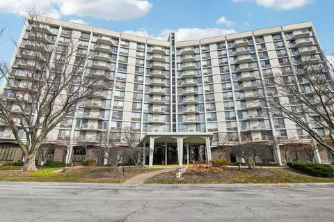 20 N Tower Rd #1E, Oak Brook, IL 60523