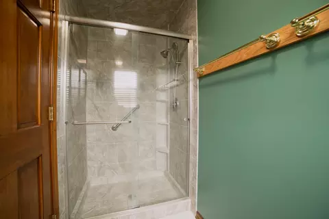 Bath - 626 Chatham Cir, Algonquin, IL 60102 photo 2 of 4