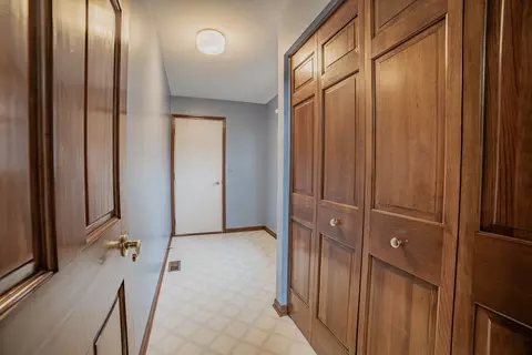 Entry Way - 626 Chatham Cir, Algonquin, IL 60102 photo 2 of 2