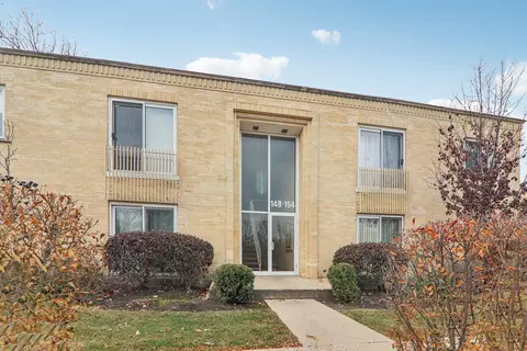 148 Green Bay Rd #1, Glencoe, IL 60022