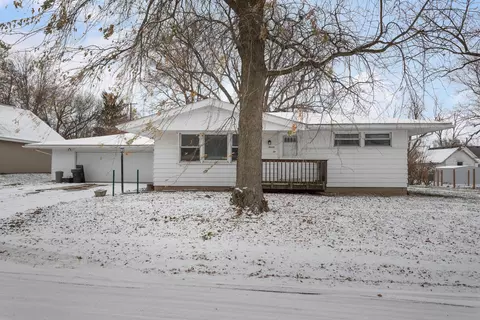 22 Westwood St, Weldon, IL 61882