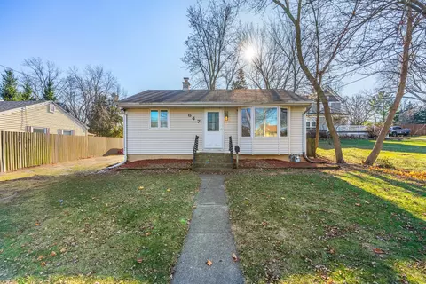 647 Dane St, Woodstock, IL 60098