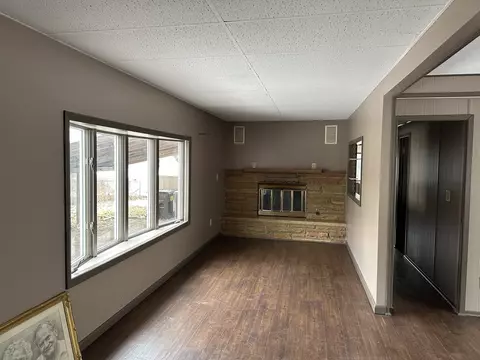 413 E North St, Morrison, IL 61270 photo 2