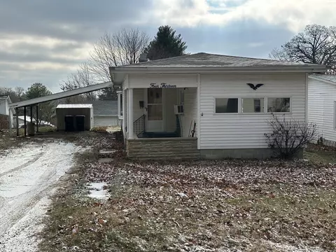 413 E North St, Morrison, IL 61270