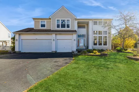 1811 Thomasville Ln, Crystal Lake, IL 60014