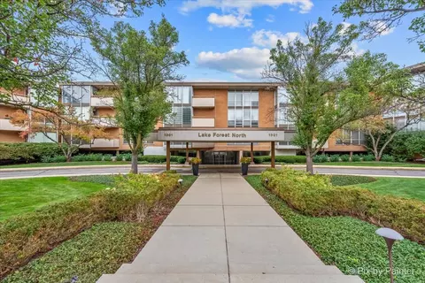 1301 N Western Ave #215, Lake Forest, IL 60045