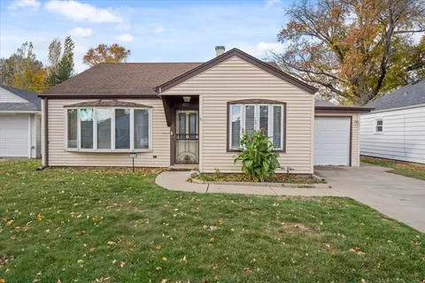 9326 S 49th Ct, Oak Lawn, IL 60453